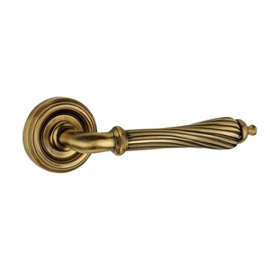 PARISIAN - GISELLE DESIGN LEVER ON ROSE ANTIQUE BRASS