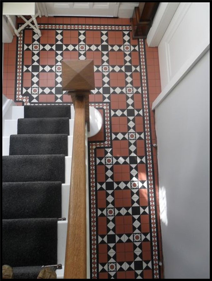 NB19087 GOSFORD VICTORIAN PORCELAIN BLACK & RED CORNER 93X93